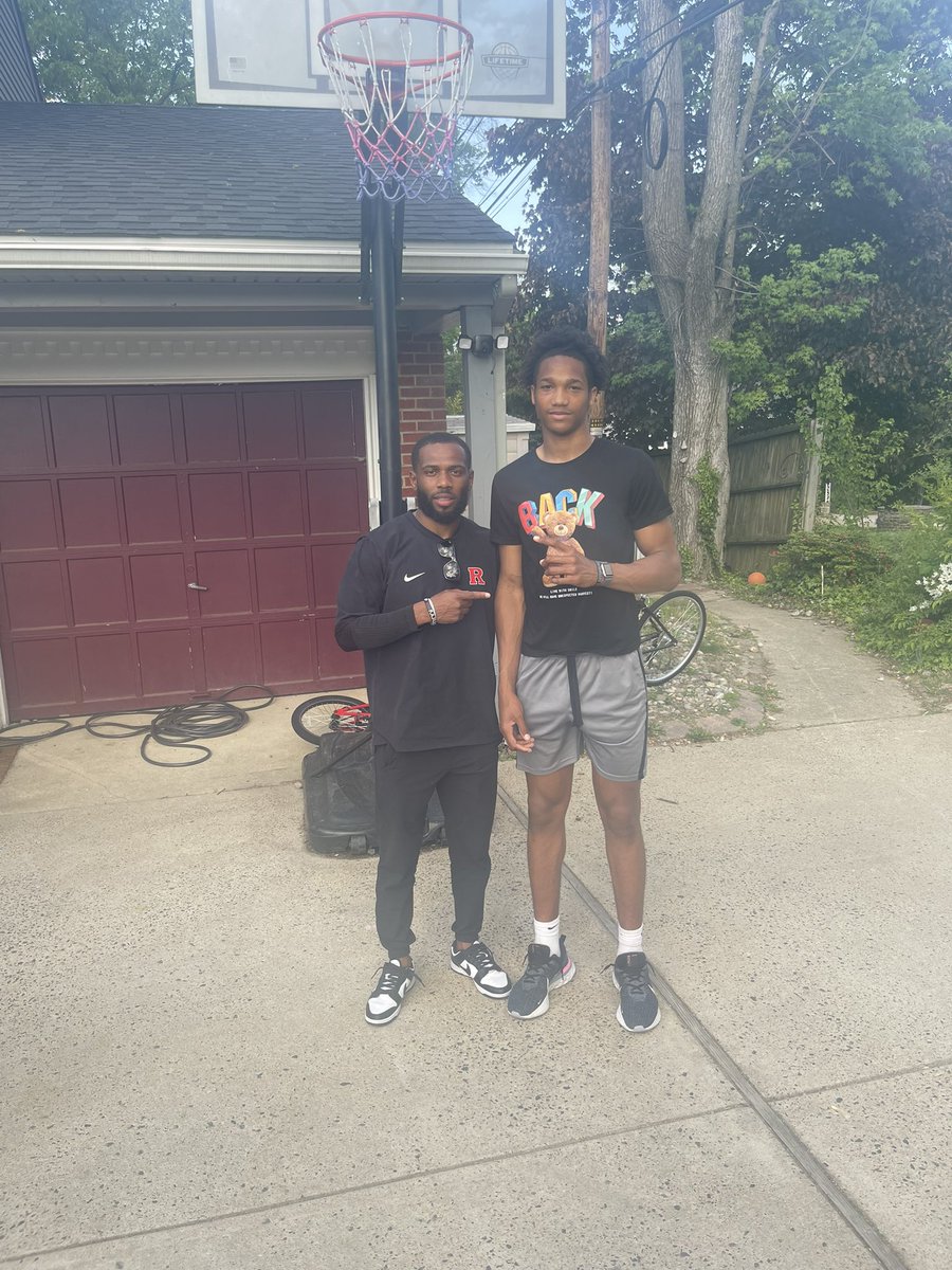 It was great having <a href="/CoachShaw__/">Damiere Shaw</a> over our house to sit and talk. #Family
<a href="/RFootball/">Rutgers Football 🪓</a> <a href="/KabreeJ1/">Kabree Johnson</a>