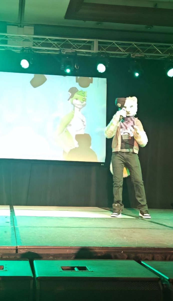 NIICdog's tweet photo. YOOOO!! 🤩 Thank you everyfur SO MUCH for rocking out with me at my live concert at @gardenstatefur!! 🎤  🐺 🎶 🎵 🎶  Such an amazing time!! https://t.co/FtrPNxqHHK
