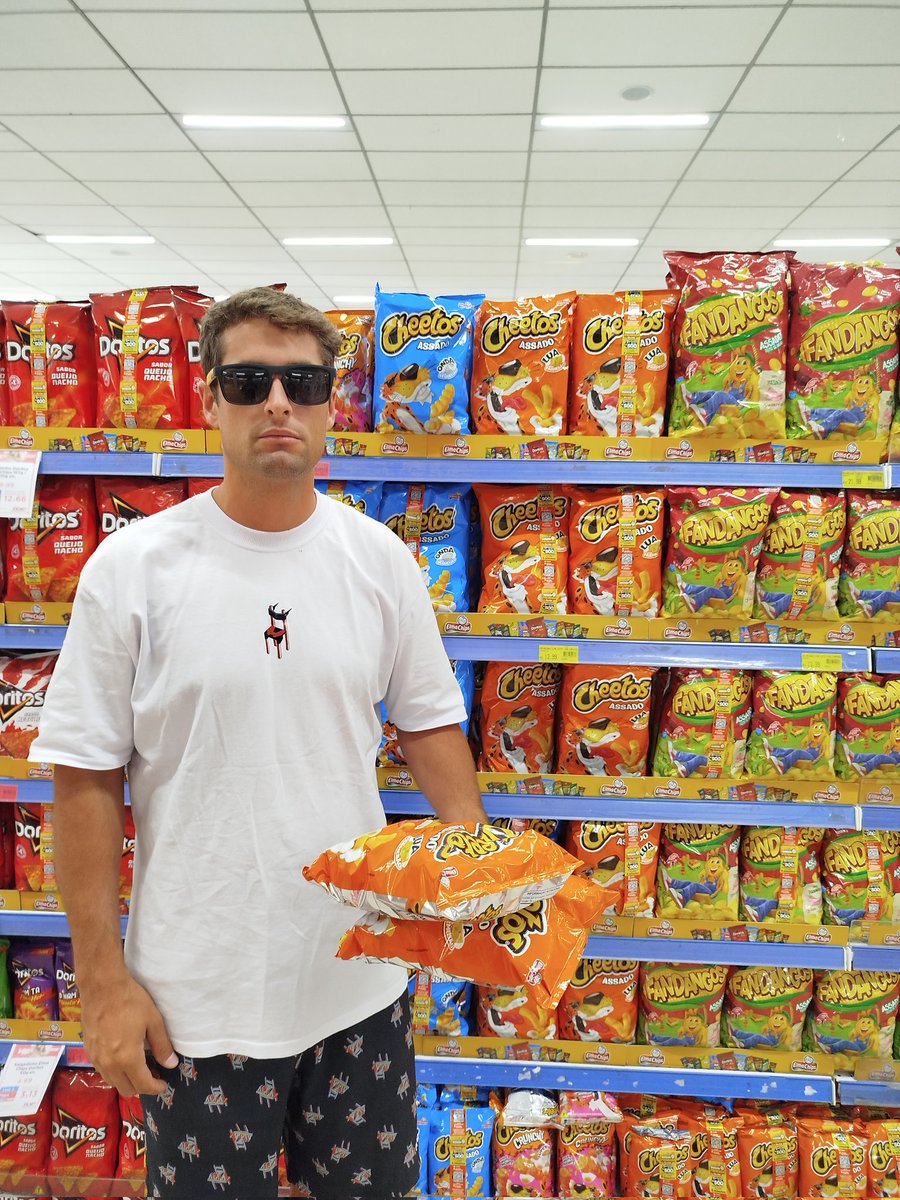 I like chairs
I like cheetos