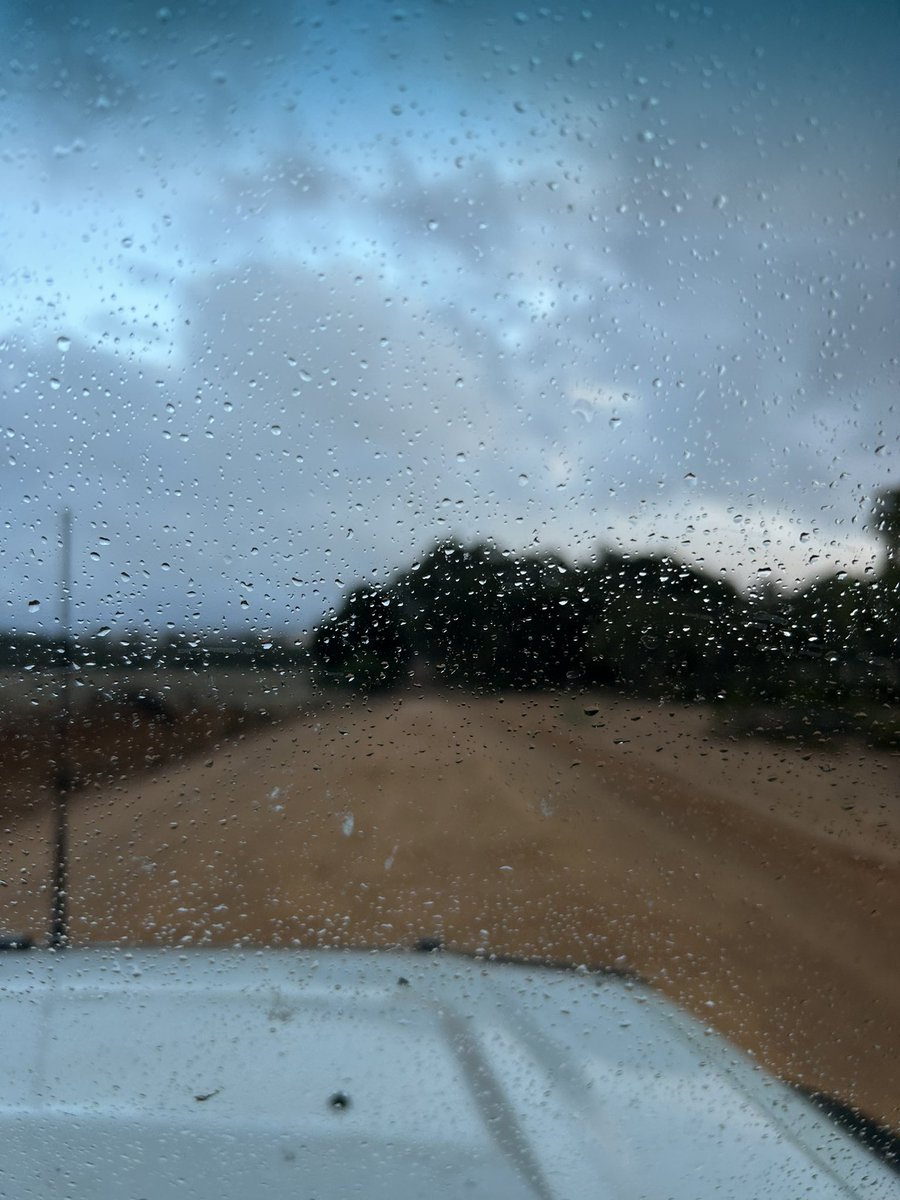 A sign of what today will bring for rural Australia depending on how you look at it 🌧️. A glowing future with growth and stability, or, doom, gloom and darkness. #saveruralaustralia #auspol #laborout
