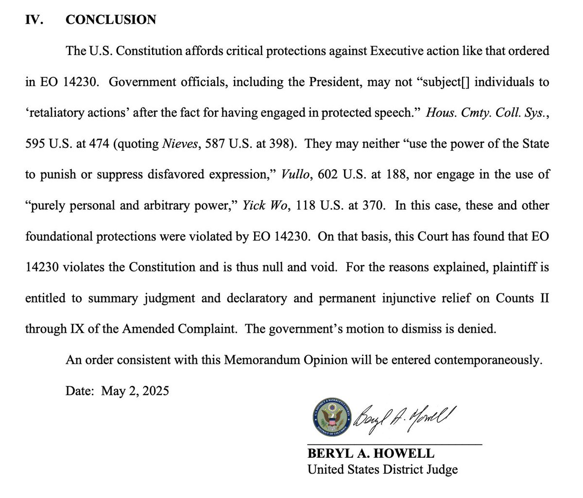 BREAKING: Federal judge rules that President Donald Trump's executive order targeting the Perkins Coie law firm — the first of several such orders — is unconstitutional and, accordingly, "null and void."

Background at Law Dork on the original TRO here: lawdork.com/p/perkins-coie…