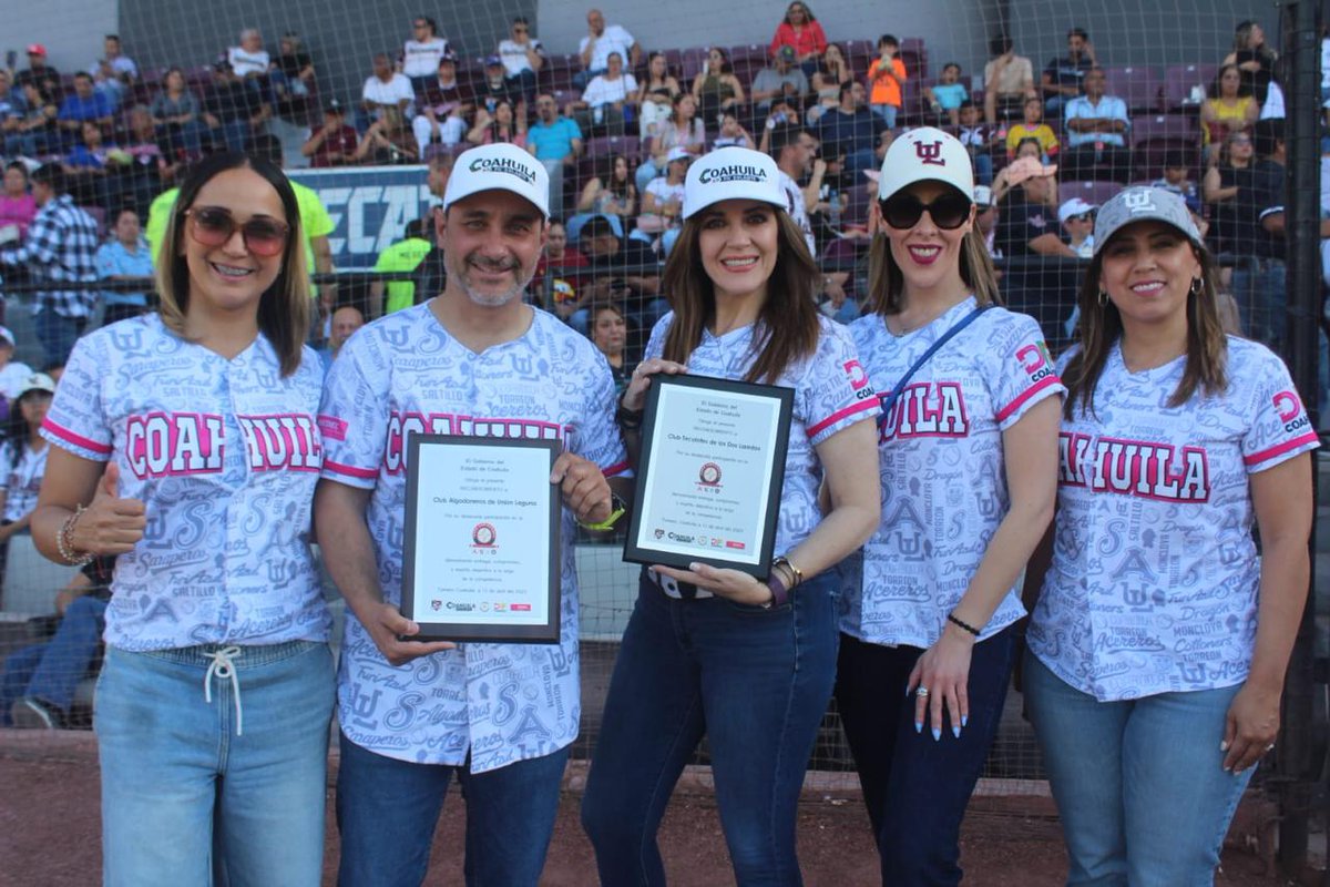 DIFCoah's tweet image. La Presidenta Honoraria del DIF Coahuila, Liliana Salinas Valdes, recibió de parte del equipo Algodoneros el donativo correspondiente a la taquilla de la pasada Copa Gobernador ⚾.