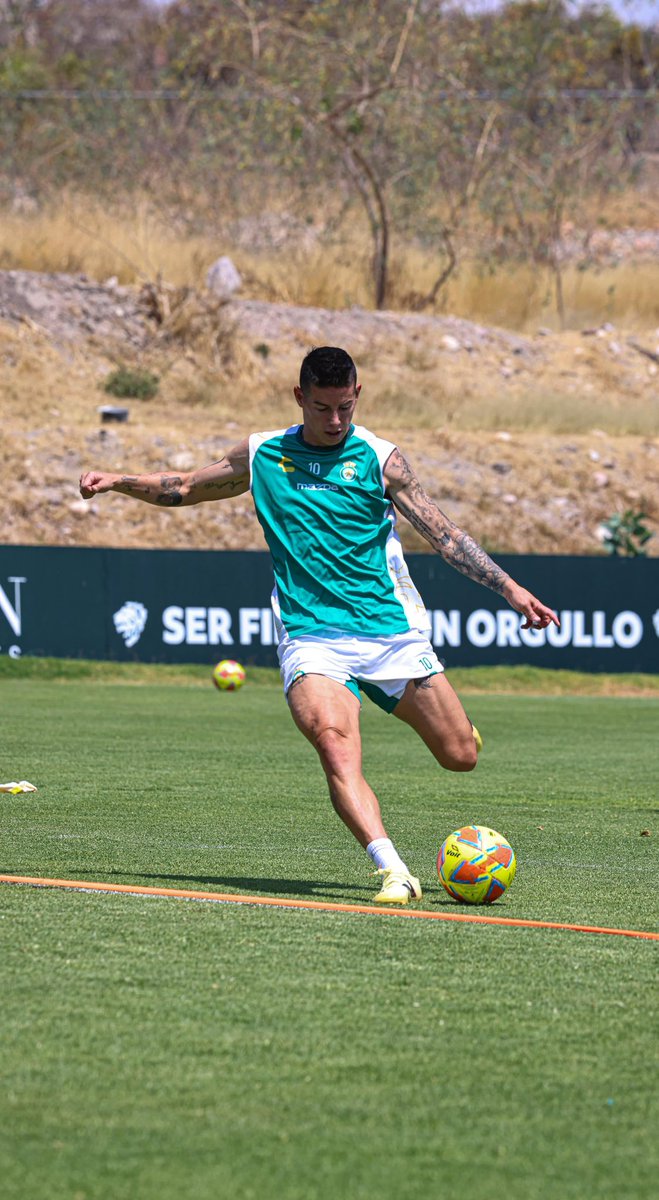 jamesdrodriguez's tweet image. Que semana!