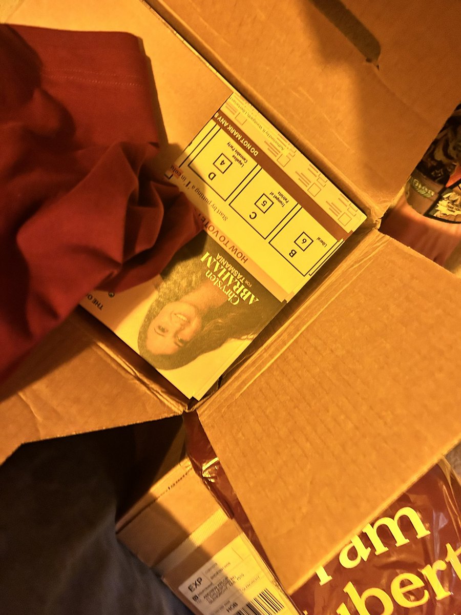 Nothing like having a few thousand pictures of <a href="/C10Libertarian/">Chrysten Abraham - Libertarian 🌸</a> in the house! 

We don’t have a massive presence in Tasmania but this state could thrive under a Libertarian government. 

Baby steps. Vote for Chrysten in the Senate.