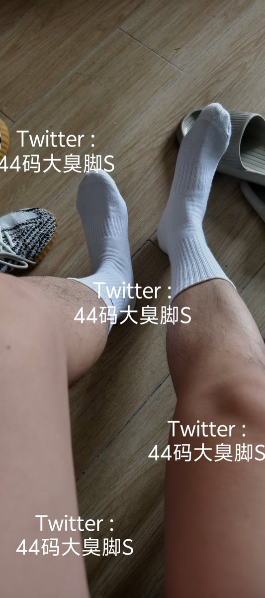 五一假期赏废物傻逼们你爹的雄臭大脚撸你们的废物小鸡巴。