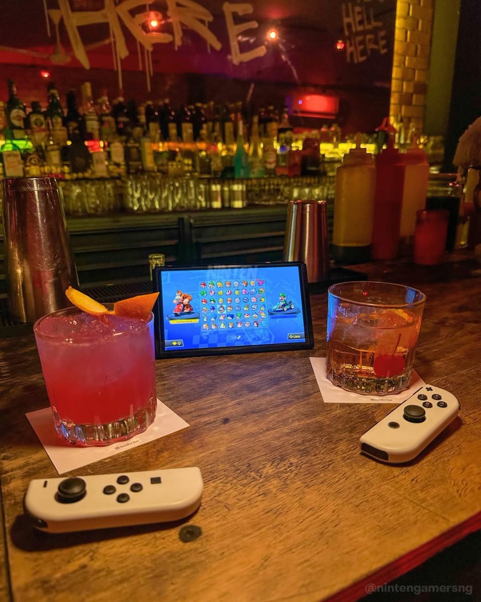 Apenas unos drinks coquetos y unas retas de Mario Kart