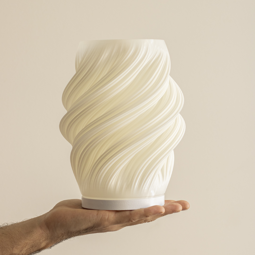 💡 Light up your space in style! 💡   Sleek, handmade &amp; dimmable, this eco-friendly 3D-printed lamp creates the perfect cozy ambiance. Comes with a warm white dimmable bulb.

🛒 Order now: [3dvaseformstudio.etsy.com]

🔖 #CozyVibes #homeofficedecor #etsysale