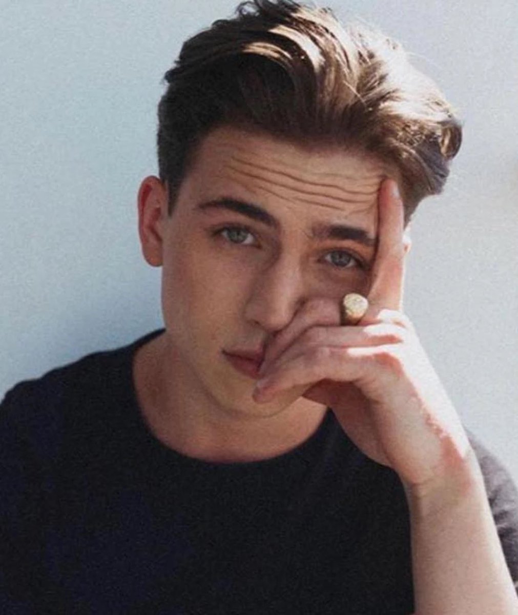 FilmUpdates's tweet image. Tanner Buchanan, Garrett Wareing and Quvenzhané Wallis to star in horror film ‘HIDE AND DON’T SPEAK.’

Six teenagers play a terrifying viral Japanese game in which the players summon a vengeful spirit for a deadly round of hide-and-seek.

(variety.com/2025/film/news…)