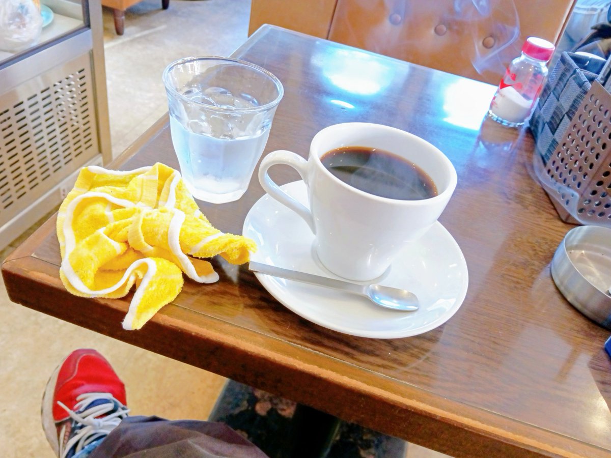 最近はペーパータオルの店多いけど、昔ながらのほかほかのおしぼりが好きです🙋ｗ
おはようございます🌞
仕事の人も🥺←ｷｮｳｺｯﾁ
休みの人も🥳
ほかほかおしぼり好きな人も😍
ハッピーちゃんな1日を☺️👍✨
#喫茶レトロタイム