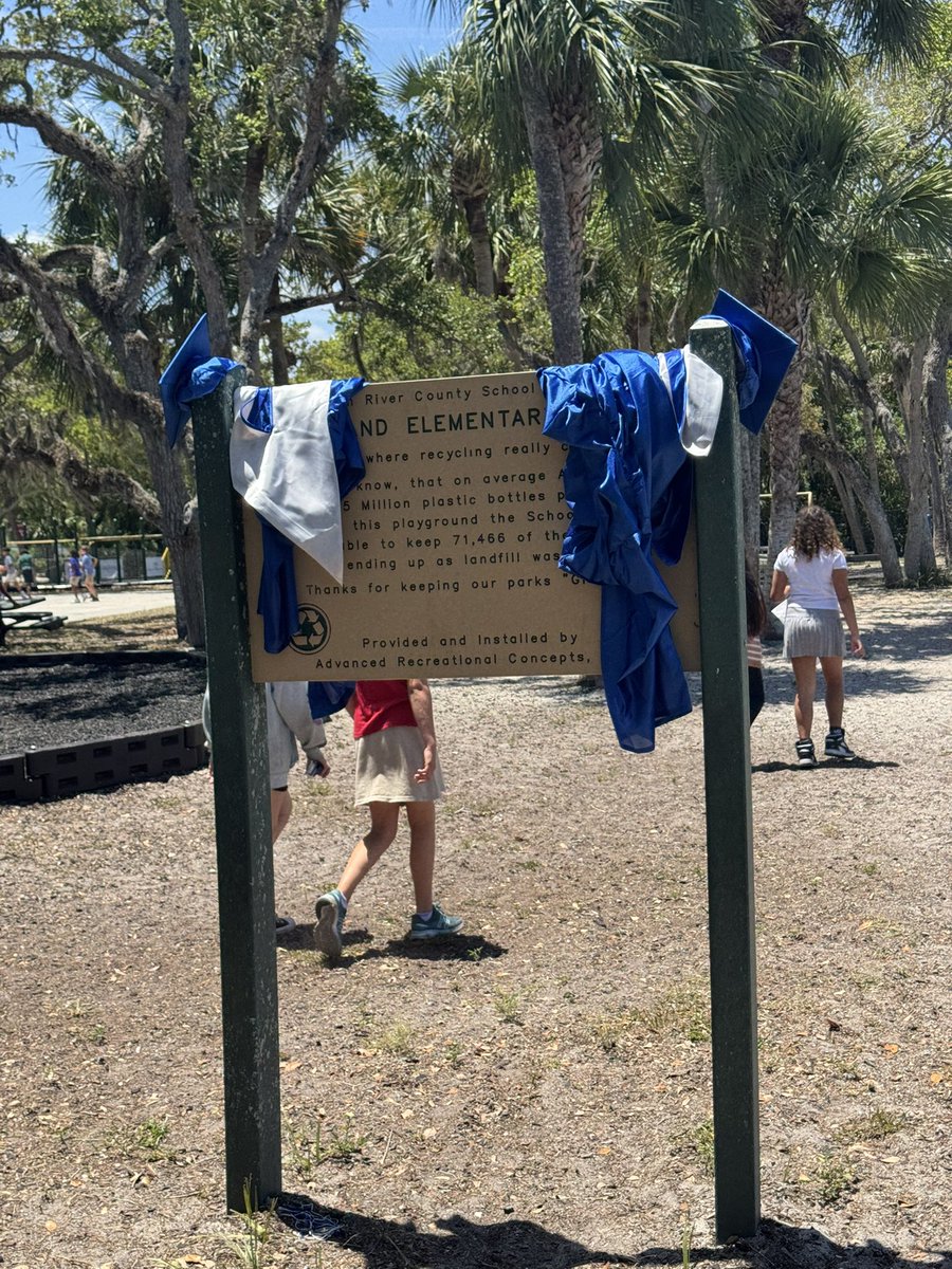 We loved welcoming back our former Beachland sharks for their GRAD WALK! Congratulations Class of 2025🎓