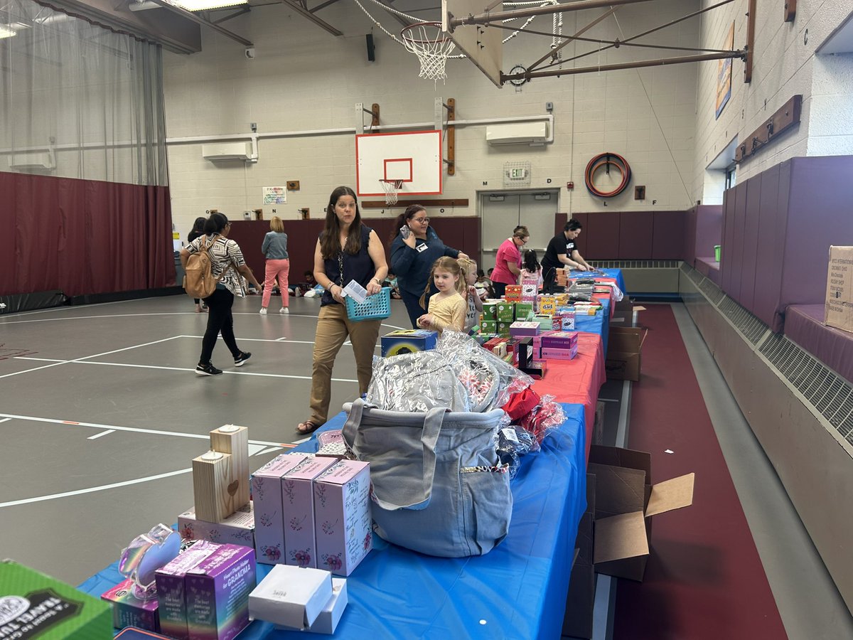 The VRS Spring Boutique, sponsored by our PTA, was a big hit! Students had the chance to shop for gifts for others—and a little something for themselves. Huge thanks to our amazing parent volunteers for making it happen!