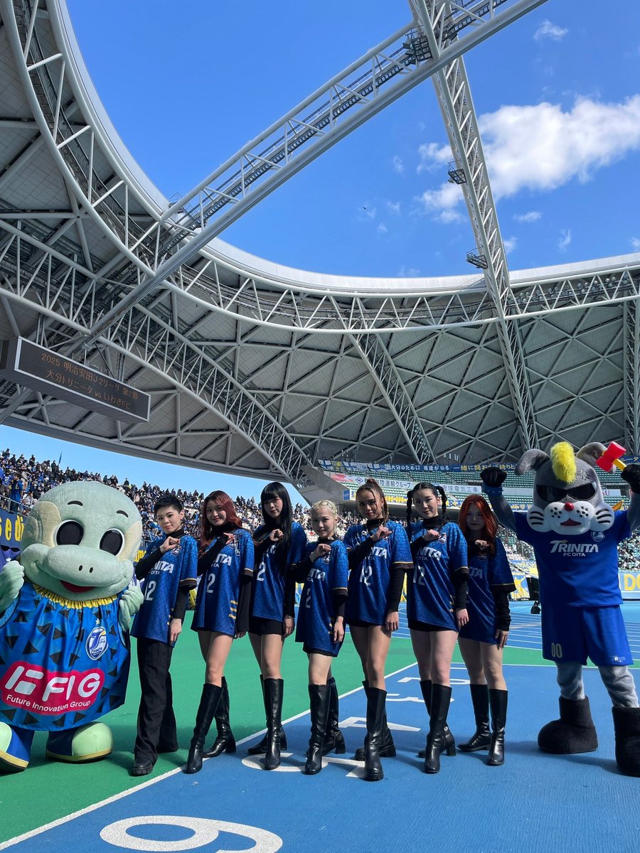 \本日⏱14:00~/
#大分トリニータ vs ロアッソ熊本
📍#クラサスドーム

HOMEでの勝利
そして３連勝を目指して🔥

#九州の誇り を胸に。
現地・全国の #トリサポ の皆さん
全力でクラドにエールを送りましょうꉂꉂ📣

#trinita #力戦奮闘
#SPiN #スピン