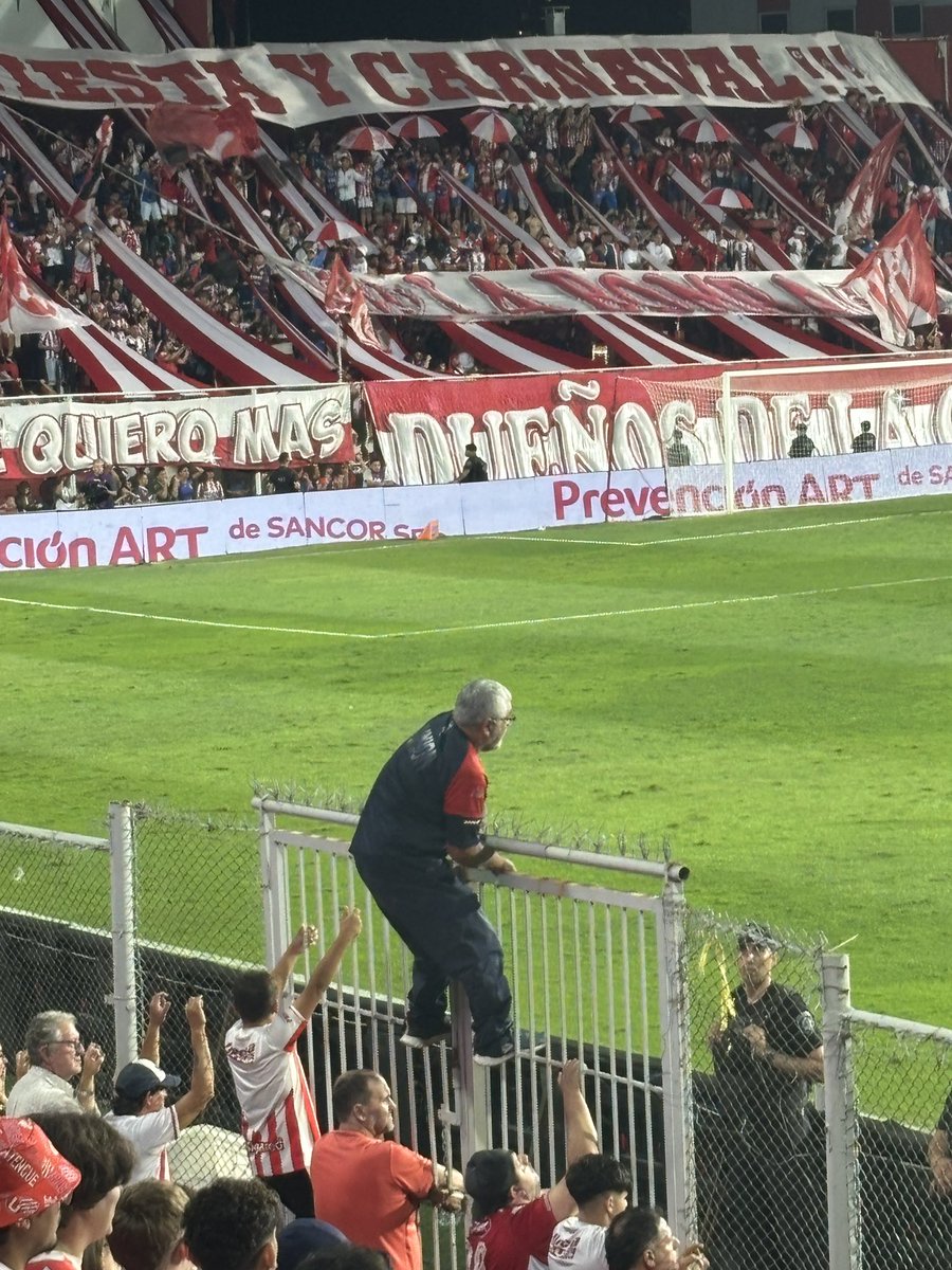 Yo queriendo entrar a la cancha a cagar a trompadas a Estigarribia cada vez que erraba