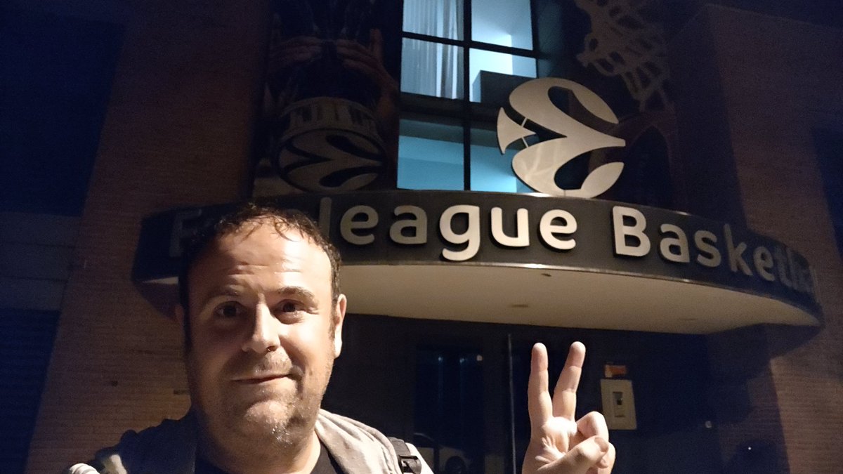 Última noche de jornada en la oficina esta temporada.

El Game 5 no me toca. La siguiente noche de jornada es en Abu Dhabi.

Final Four! Buenas noches...