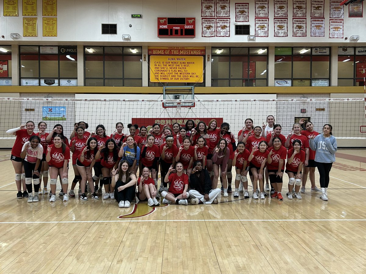 We wrapped up our Red and Gold Volleyball Spring League this week! Thank you kids and parents for joining us, and GREAT JOB to our CHS athletes that coached up these future mustangs! ❤️💛❤️
#WeAreCoronado <a href="/CHSMustangsLBB/">Coronado High School</a> <a href="/Coronado_Sports/">Coronado HS Athletics</a> <a href="/AthleticsLISD/">Lubbock ISD Athletics</a>