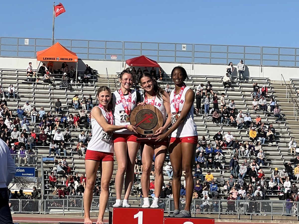 These girls are the 2025 Dakota Relays 4x200m relay CHAMPIONS!!!!
Kenya Harris, Ivy Pudwill, Ella Termaat, and Paislee Kool dominated! Congrats girls!!
#AWinningTradition #GoPats