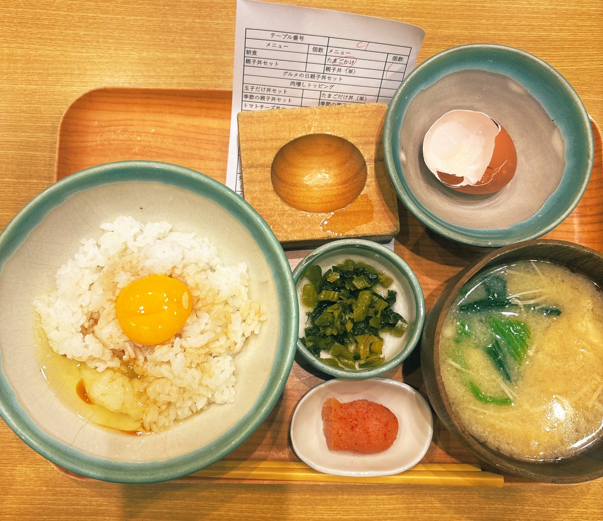昨夜食べた博多駅のたまごかけご飯が美味すぎた。たまごとごはんをおかわりしてしまった。シンプルイズベスト。