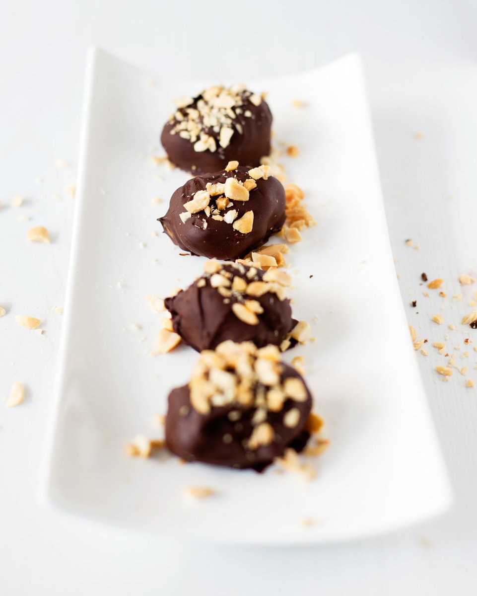 Who says you can't have it all? 🧑‍🍳 

Our Clean Eating Backyard BBQ helps you bring bold flavors and healthy ingredients to the party. And even finish on a sweet note with decadent "Snickers" Stuffed Dates.

When: May 9 &amp; 23 at 10:30 am