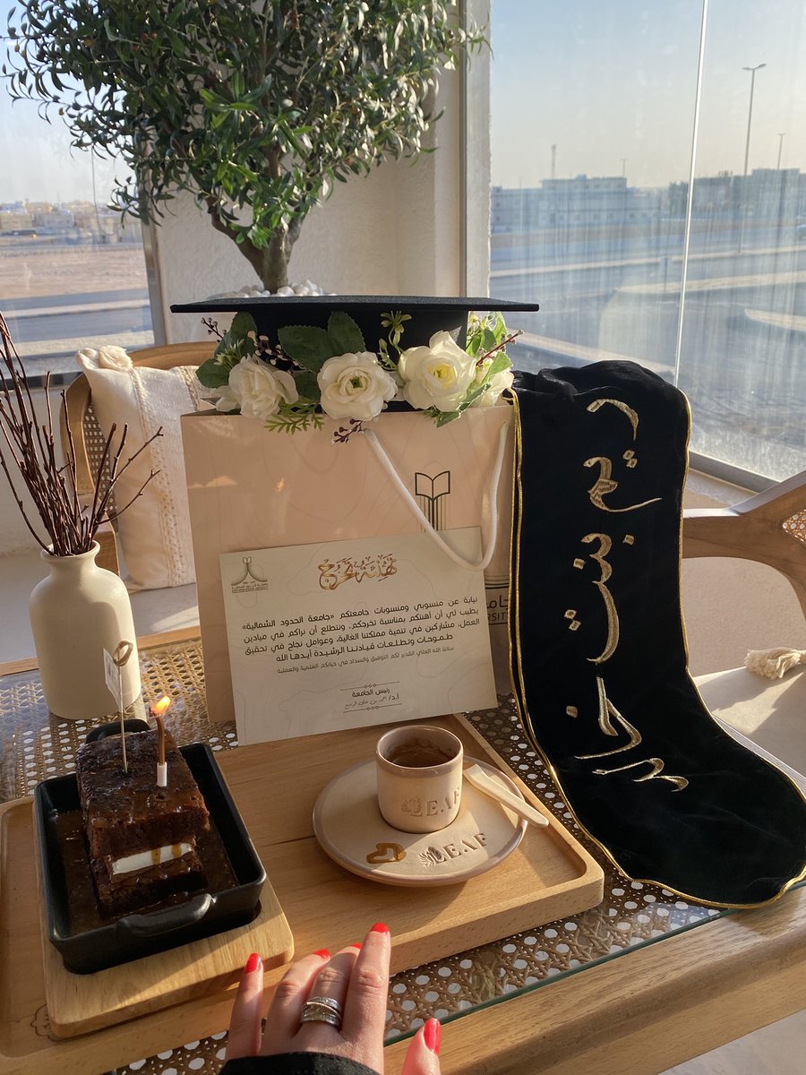 re_225l's tweet photo. قدّر الله وتقهويت مع عباية التخرج
عمومًا "هذا هو السعي" ❣️ https://t.co/YTInxcnFbR