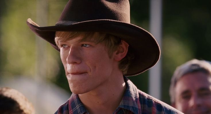 anncatrogers's tweet photo. Everyone’s always “Jake Ryan or Jesse” this and “Jake Ryan or Jesse” that but what about Travis Brody? What happened to him? #hannahmontanathemovie #hannahmontana #DisneyPlus https://t.co/WeK6qulJCU