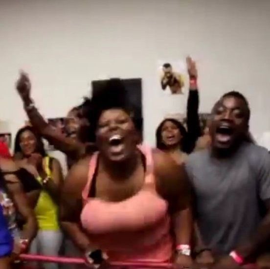 laursprnni's tweet image. liberta-me
.
.
.
.
.
.
.
.
.
.
.
.
.

- Por favor, não atire em mim por isso.
E me beija. 
AAAAAAAAA AARON WARNER O HOMEM QUE TU É 😭😩😩🎉🎉🎉🙏