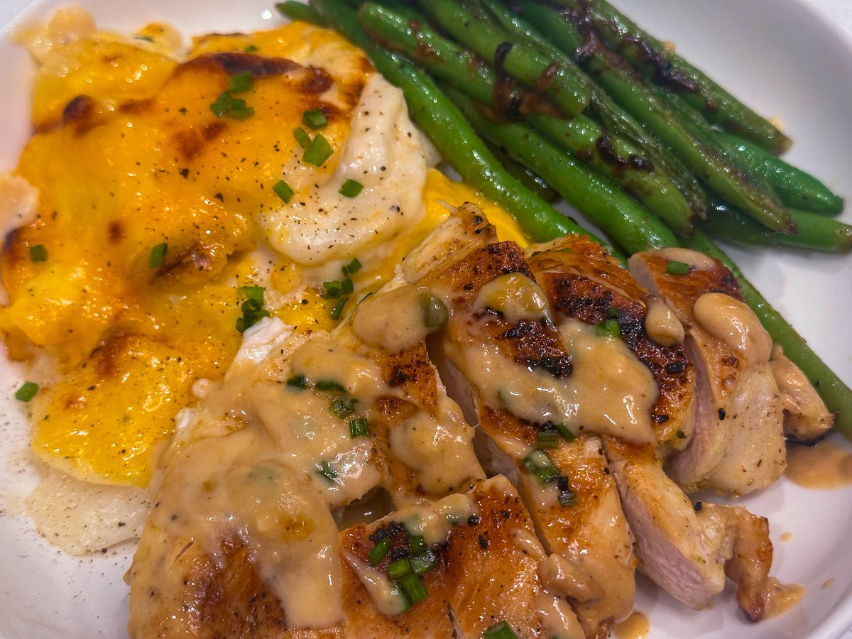 Winsday Dinner is Chicken Piccata with Scalloped Potatoes &amp; Green Beans 🏇
