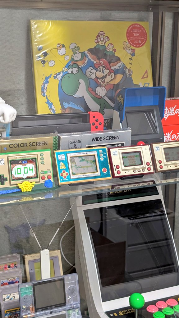 スーパーマリオワールドのレコード届いた！
デカいからとりあえず棚の奥！