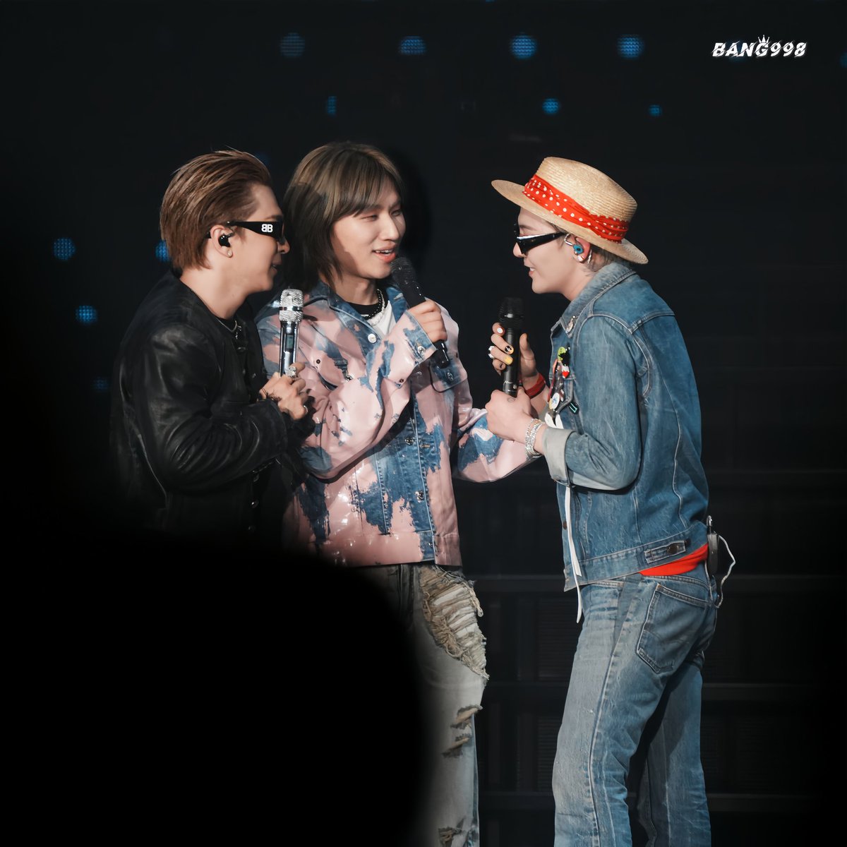 BANG_998's tweet photo. 지금. 여기. 우리. 잊지않고 잘 간직할게~💛
#DsWAVEinSEOUL #DAESUNG 
#GDRAGON #TAEYANG #BIGBANG #빅뱅 
@d_lable @Realtaeyang https://t.co/ivFxbTdMNz