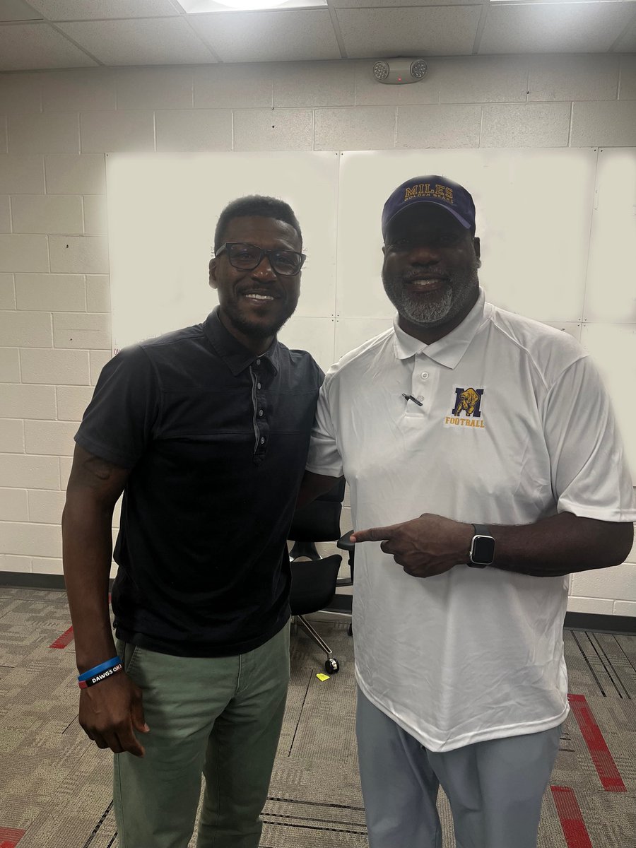 Coach Kenny Ray (@kwray54) on Twitter photo Great Day today seeing some 26 Ballers all up and around 80 and 280 in Alabama. But finished the day at Central with Coach Nix and the Man himself <a href="/CoachMkirby/">Montressa Kirby</a> #SpringRecruiting #TheGoldStandard #GoBears Great Day today seeing some 26 Ballers all up and around 80 and 280 in Alabama. But finished the day at Central with Coach Nix and the Man himself <a href="/CoachMkirby/">Montressa Kirby</a> #SpringRecruiting #TheGoldStandard #GoBears