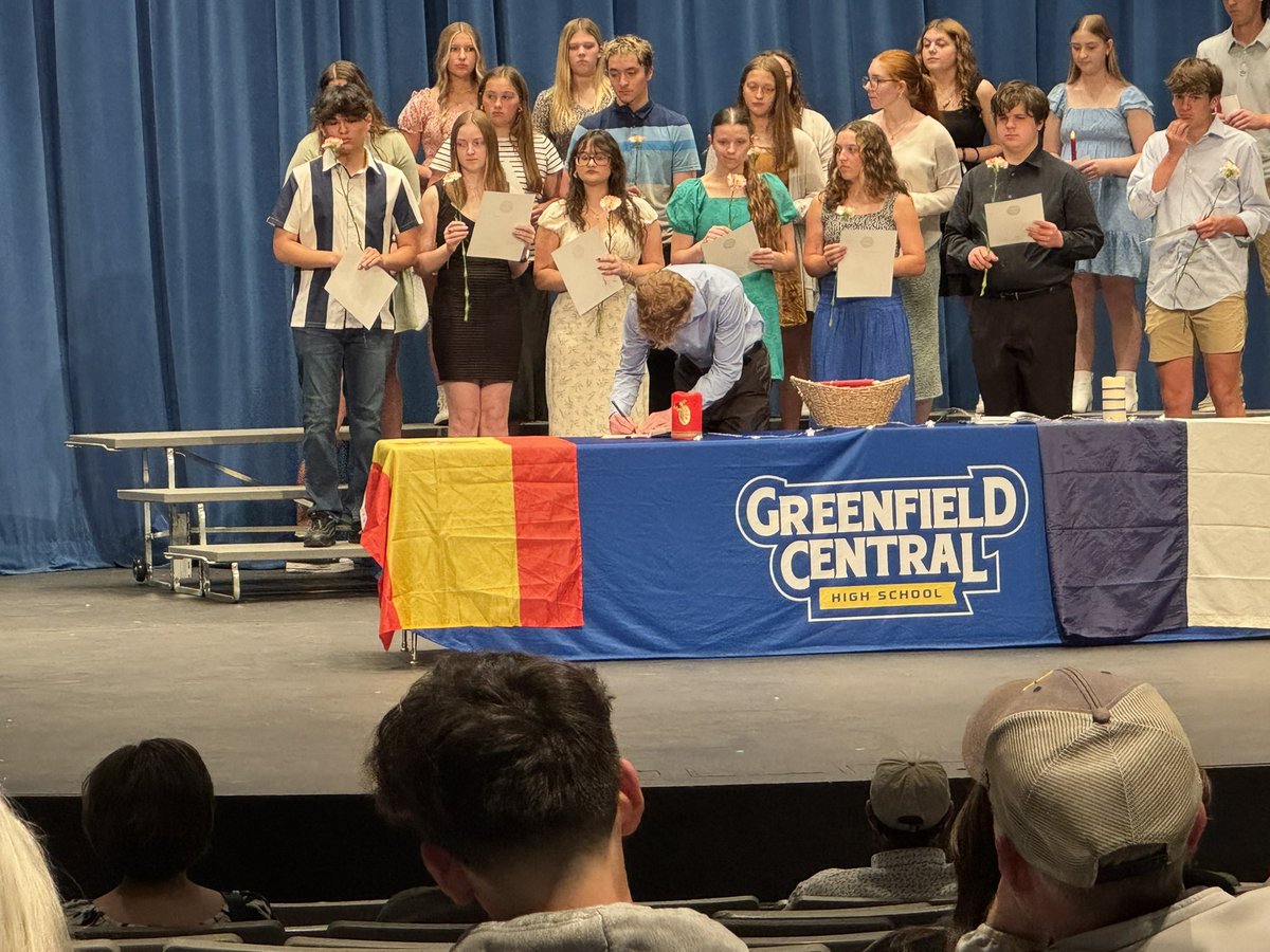Congratulations to the newest members of the GCHS Spanish Honor Society and French Honor Society!