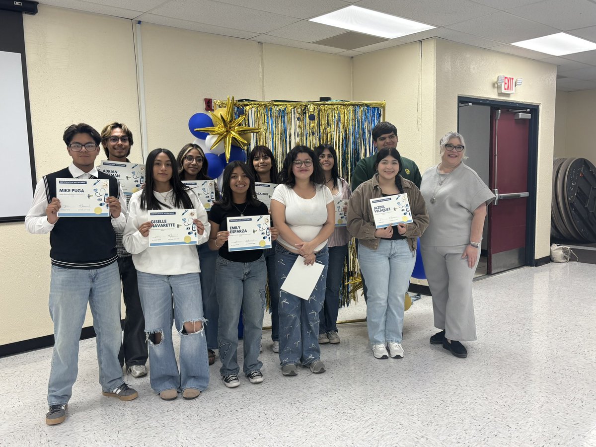 Dr. Ana Luna (@aluna0707) on Twitter photo Our future EMT and PCT class of 2027 🏥 🩺 👩⚕️ 👨⚕️ #drlunasclass #SEHStheBest #SanEliManoAMano #EMT #PCT #brightfuture Our future EMT and PCT class of 2027 🏥 🩺 👩⚕️ 👨⚕️ #drlunasclass #SEHStheBest #SanEliManoAMano #EMT #PCT #brightfuture
