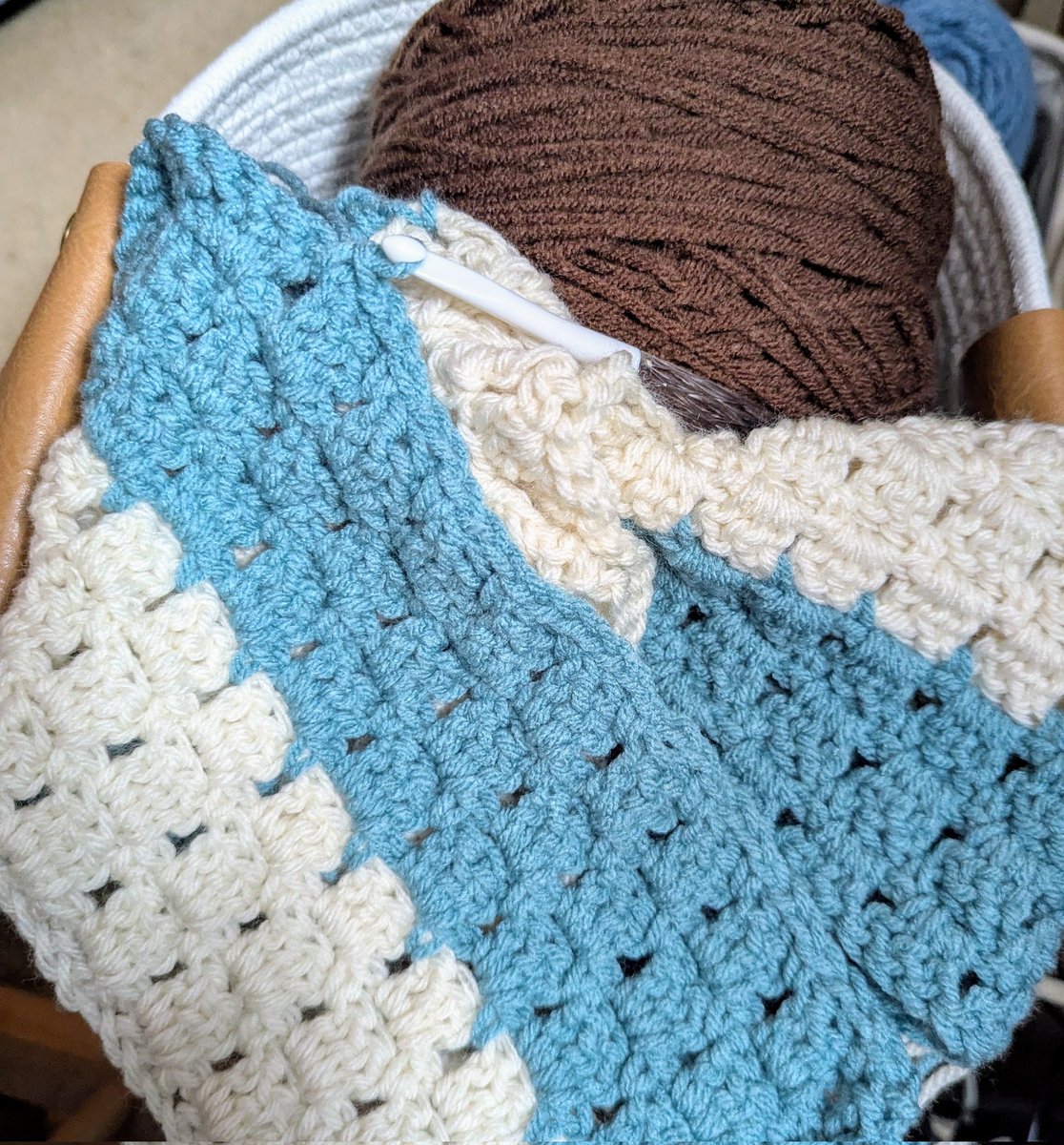 dfteach's tweet image. 😍 I want to keep working on this tonight BUT I'm going to bed. I've been awake since 4 am for some reason. 🤷🏼♀️ #crochet #teachertired