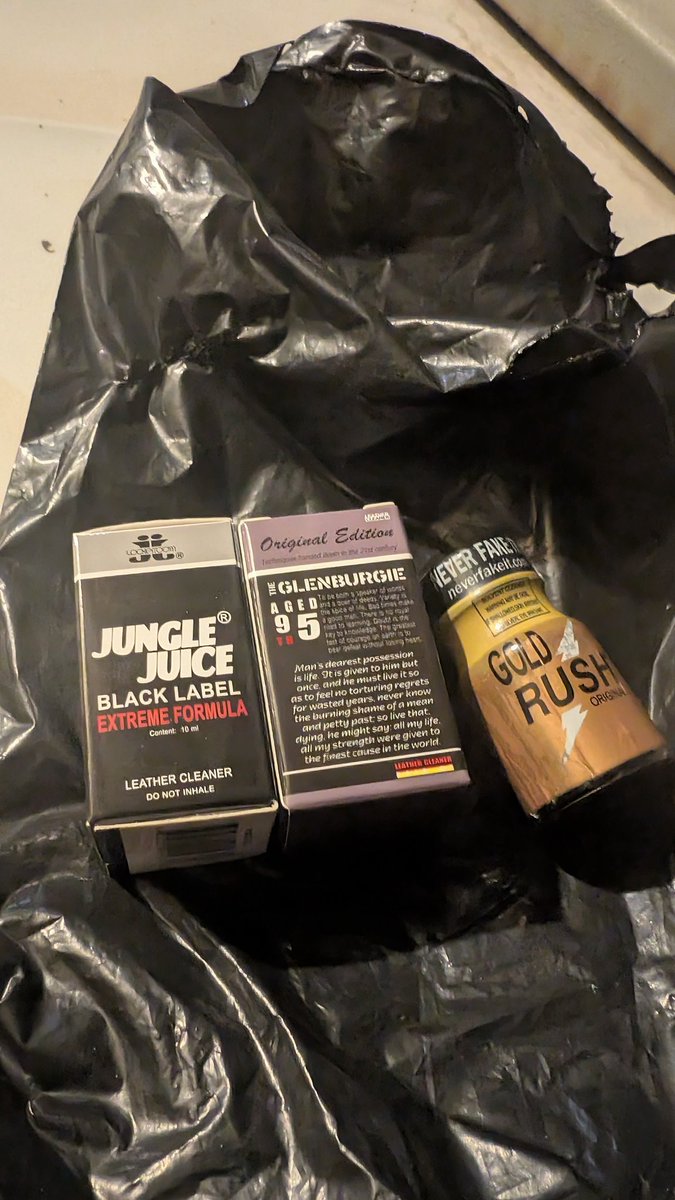 jjj_daks's tweet photo. Holiday kantot anyone? Ready na si baby multo at poppers from @CumdumpBoyPh. 

Kakayanin mo ba ito or kailangan mo ng malakas na poppers para maisagad? https://t.co/3VdZmzeQEK