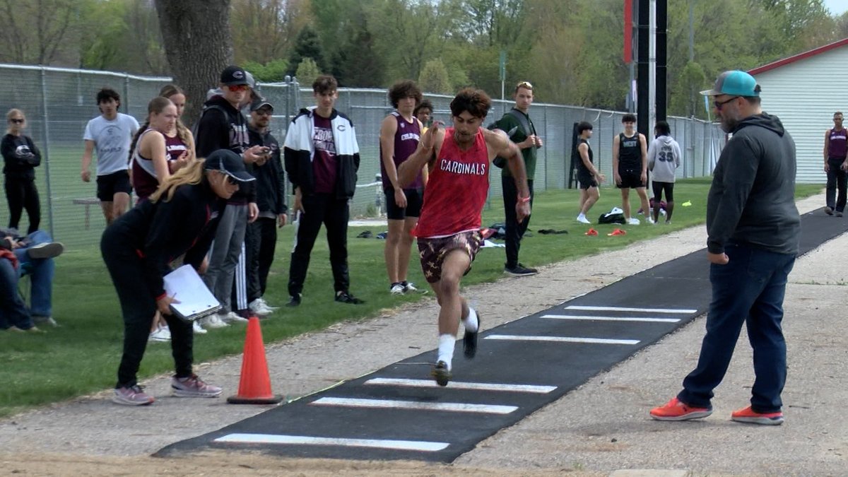 KCAU 9 SportsZone (@sportszonekcau9) on Twitter photo RUNNING FAST IN SOUTH SIOUX
6 teams from Iowa and Nebraska competed for gold at the <a href="/SSCActivities/">SSC Activities</a> <a href="/SSCardsXCTF/">SSC Cards XC/T&F</a> South Sioux City Invitational.
WATCH HERE 🏃⬇️
siouxlandproud.com/sports/local-a… RUNNING FAST IN SOUTH SIOUX
6 teams from Iowa and Nebraska competed for gold at the <a href="/SSCActivities/">SSC Activities</a> <a href="/SSCardsXCTF/">SSC Cards XC/T&F</a> South Sioux City Invitational.
WATCH HERE 🏃⬇️
siouxlandproud.com/sports/local-a…