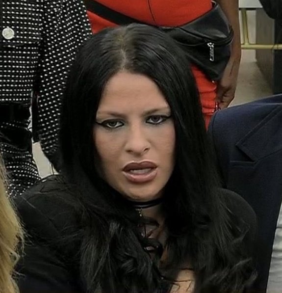 MONAQUILOMBERA's tweet photo. LLEGÓ TU HORA AMOR. CHIARA AL 9009 DESDE HOY #GranHermano https://t.co/i4oipmWFrC