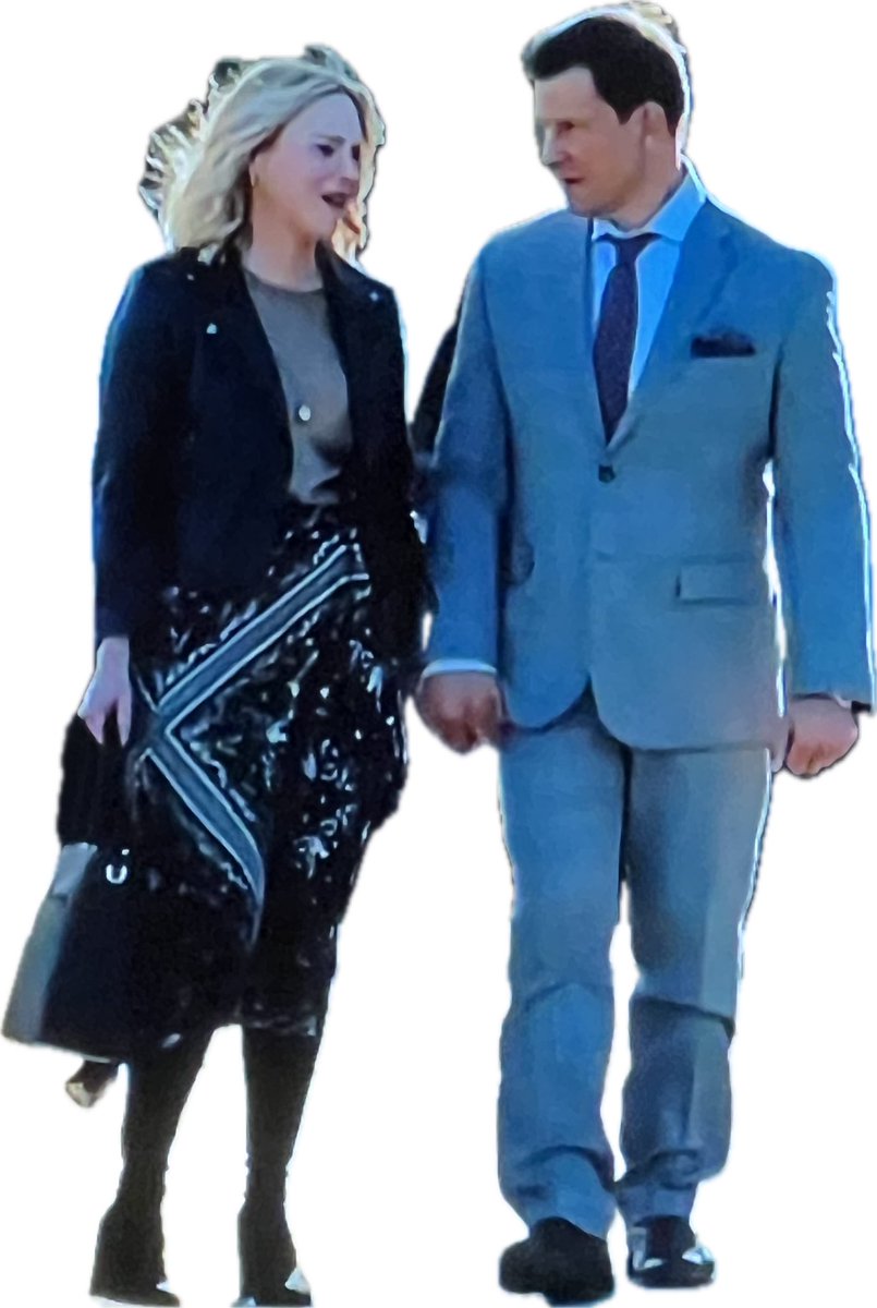 KelleBleschke's tweet image. I love Shane being so confident comforting Oliver!
@eric_mabius #kristintbooth 
#ToTheMoonAndBack🌙 
@hallmarkchannel &amp;amp; #POstables
#SignedSealedDelivered‼️