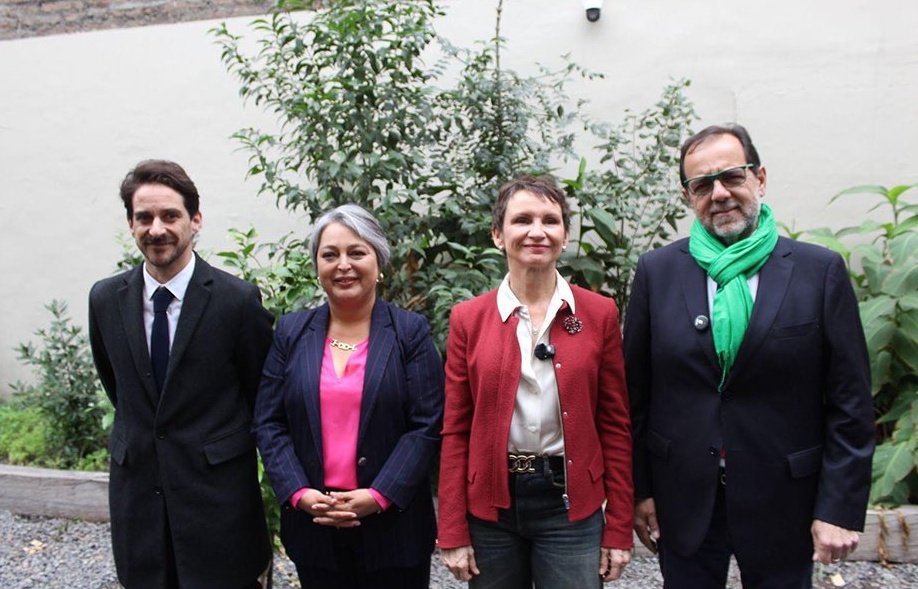 Las fuerzas de izquierda y centro izquierda han dejado atrás nuestras legítimas diferencias y han puesto a Chile en primer lugar, por esa razón hoy se ha inscrito el pacto #UnidadPorChile, una alianza que da gobernabilidad y garantías para construir un #ChileMejor

#UnidadXChile