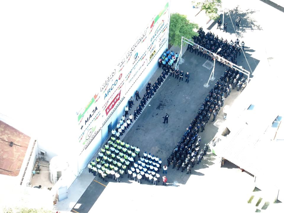 Desde muy temprano iniciamos operativo #ExpoGan2025 🤠 
Alrededor de 300 compañer@s de <a href="/Policia_HMO/">Policía Municipal de Hermosillo</a> 

Así como el acompañamiento de estudiantes #USP Y <a href="/SonoraSeguridad/">Secretaría de Seguridad Pública de Sonora</a> 

#ServirYProteger 🫡