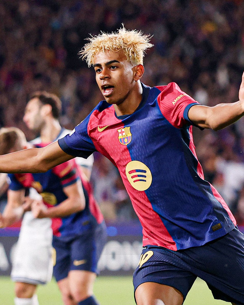 <a href="/FabrizioRomano/">Fabrizio Romano</a> Cristiano Ronaldo at 17 years old: 19 appearances, 5 goals, 4 assists.

Lionel Messi at 17 years old: 9 appearances, 1 goal, 0 assists.

Lamine Yamal at 17 years old: 100 appearances, 22 goals, 33 assists.