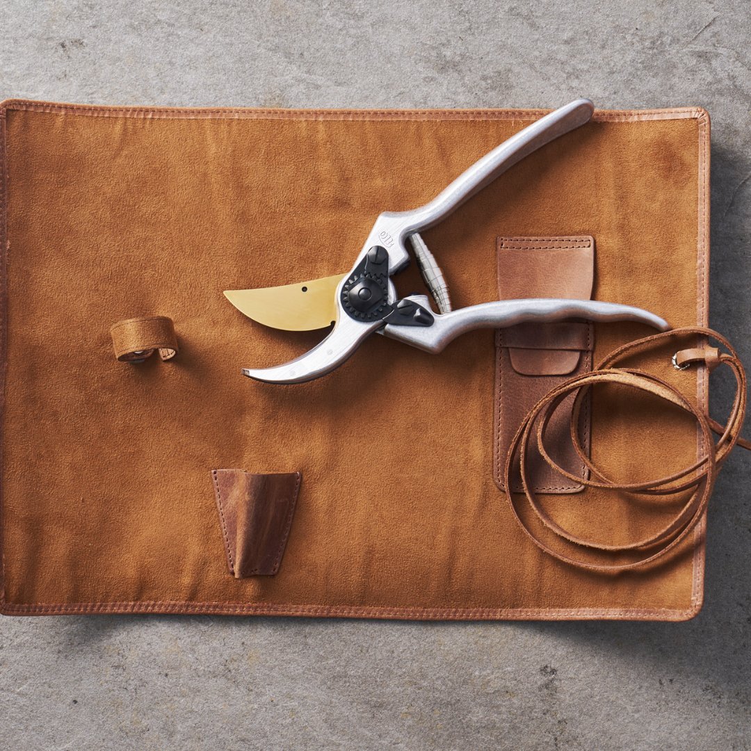 To celebrate 80 years of precision and craftsmanship, #FELCO proudly presents the #FELCO2 – 80th Anniversary #SpecialEdition. Honoring the legacy of the iconic FELCO 2, this collector’s edition pays tribute to the Swiss brand’s heritage.
#FELCO80 #GardeningTools #PruningShears