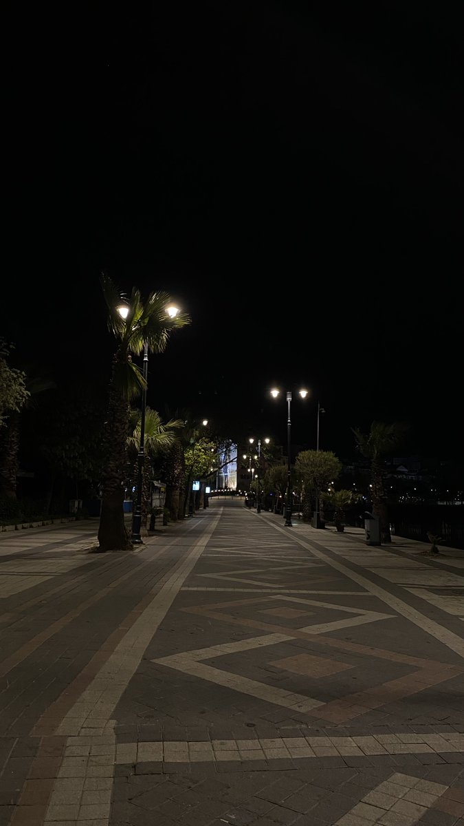recellipena's tweet photo. biz neden gece vakti seküler bir mekanda ayet dinledik bilmiyorum ama hatırlatma amaçlı bu burda dursun 🚔(yo necesito una mesa para dos y un café sin azucar, por favor) https://t.co/CH8vinVU0D