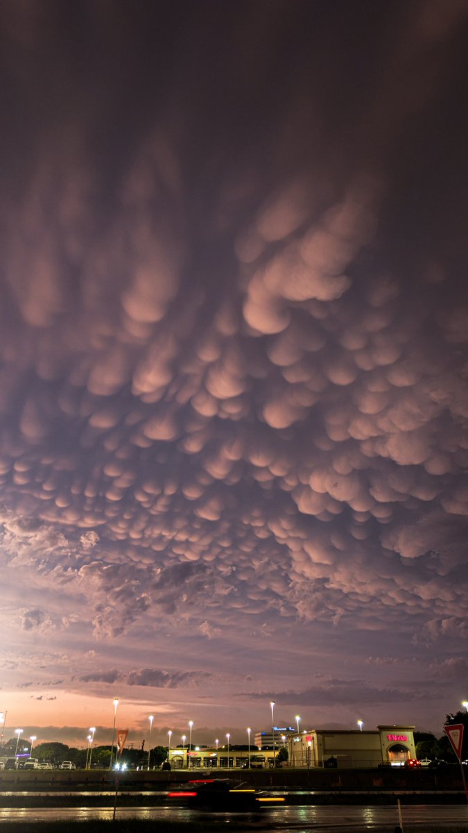 Spectacular Mammatus over Waco Texas right now ⚡⛈️ #txwx #mammatus
