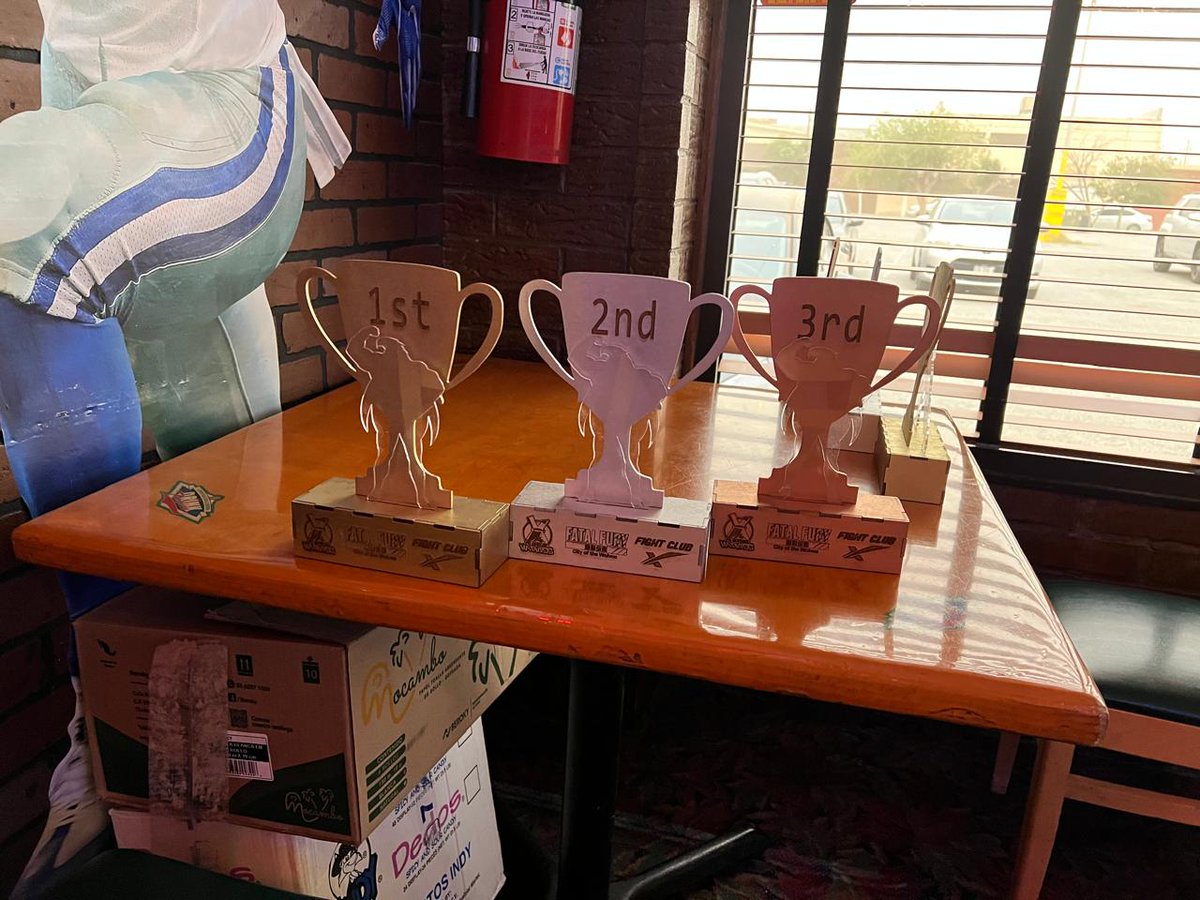 Gracias a nuestro patrocinador Jesus Granados por rifarse con los trofeos para los 3 torneos celebrados en Fight Club X!