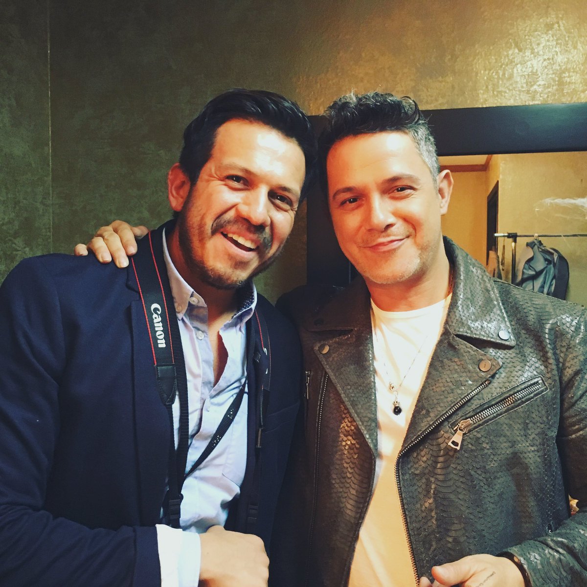 edgarhache's tweet photo. @EnsedeCiencia Con @AlejandroSanz en #LaVozMexico https://t.co/6JsjgR0KOk