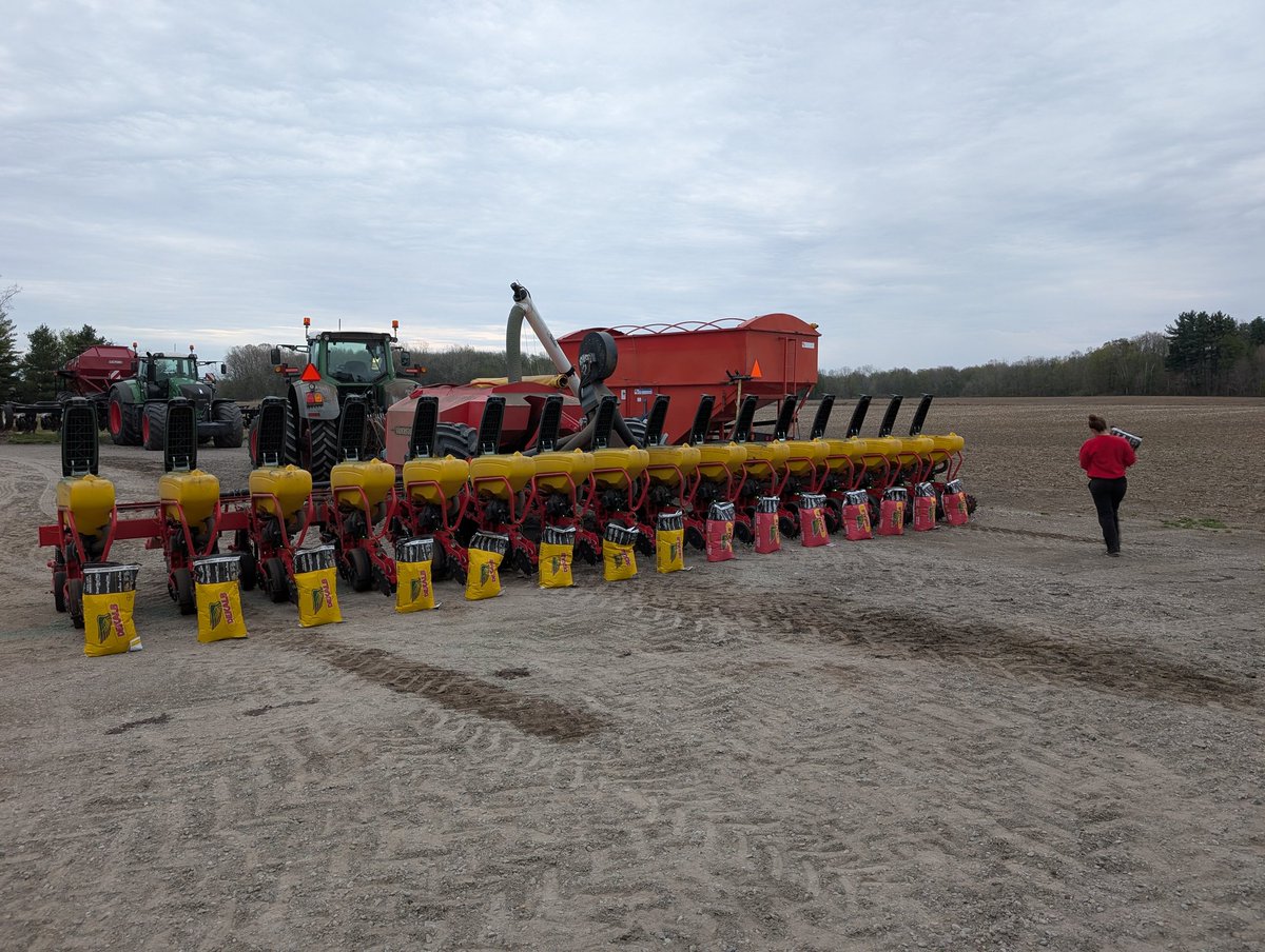 Josh Weber (@weberfarmsltd) on Twitter photo Remember to thank your support staff during the busy season!
All those who help keep you fed, filled, and rolling <a href="/megan_mcgrail/">Megan McGrail</a> #plant25 #ontag Remember to thank your support staff during the busy season!
All those who help keep you fed, filled, and rolling <a href="/megan_mcgrail/">Megan McGrail</a> #plant25 #ontag