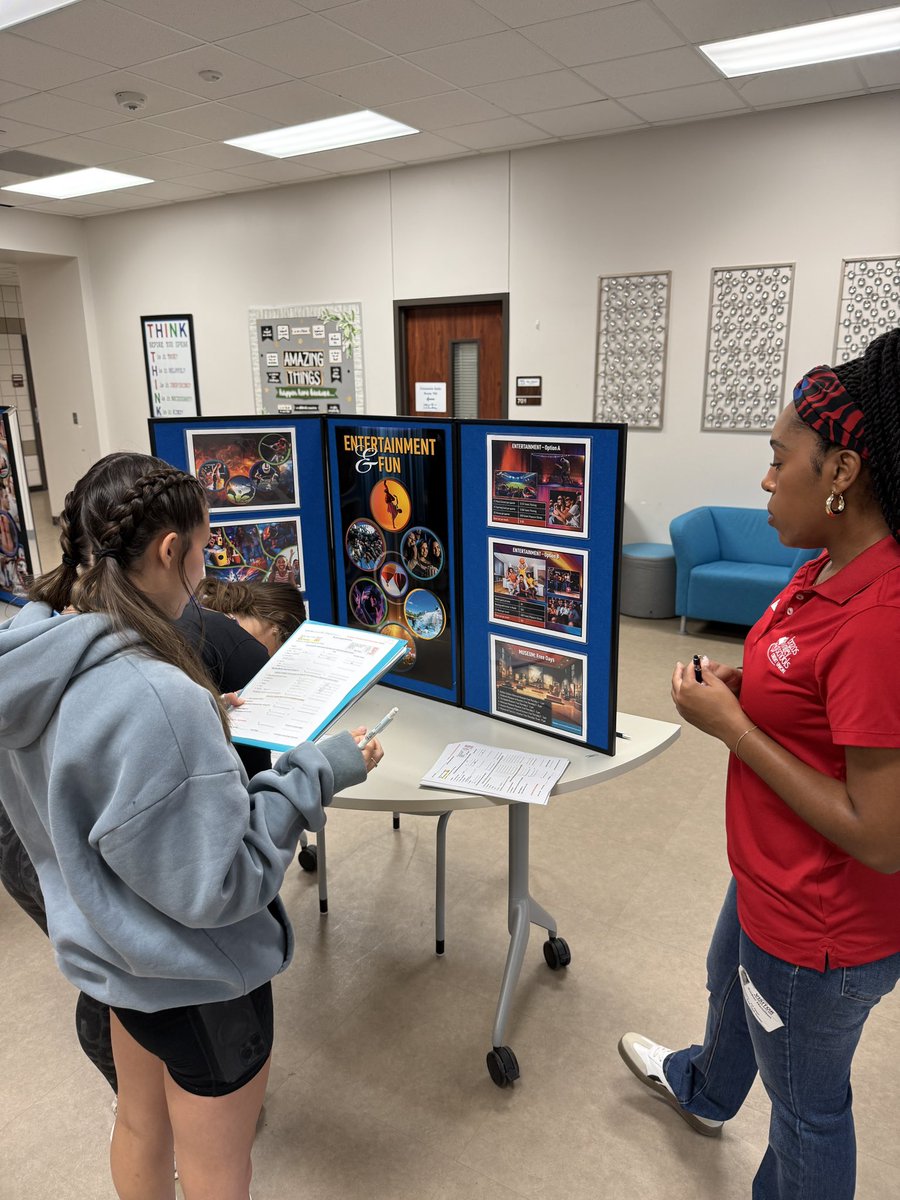 MillerLibrary's tweet photo. Our senior economics students learned all about adulting today at the Reality Fair hosted by #BVSCU! Thank you for supporting education. https://t.co/9ceHuk29Sa