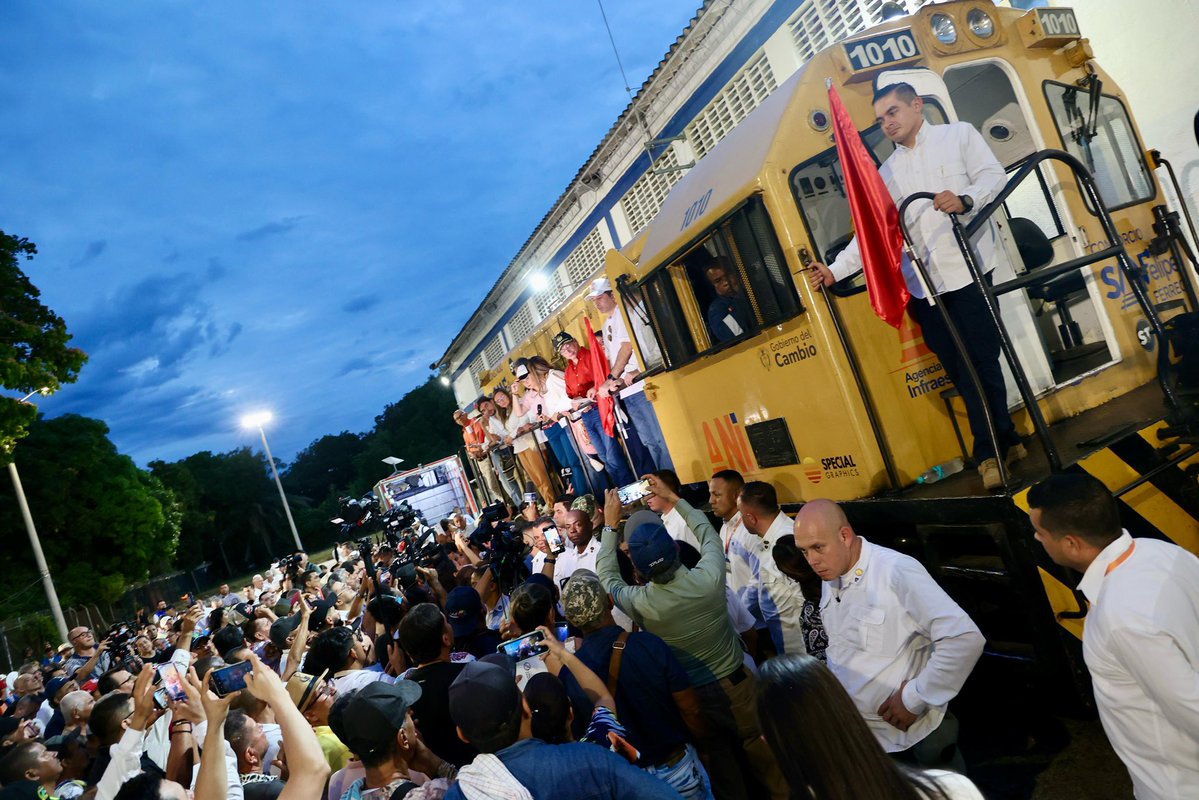 Arranca el tren de la historia.