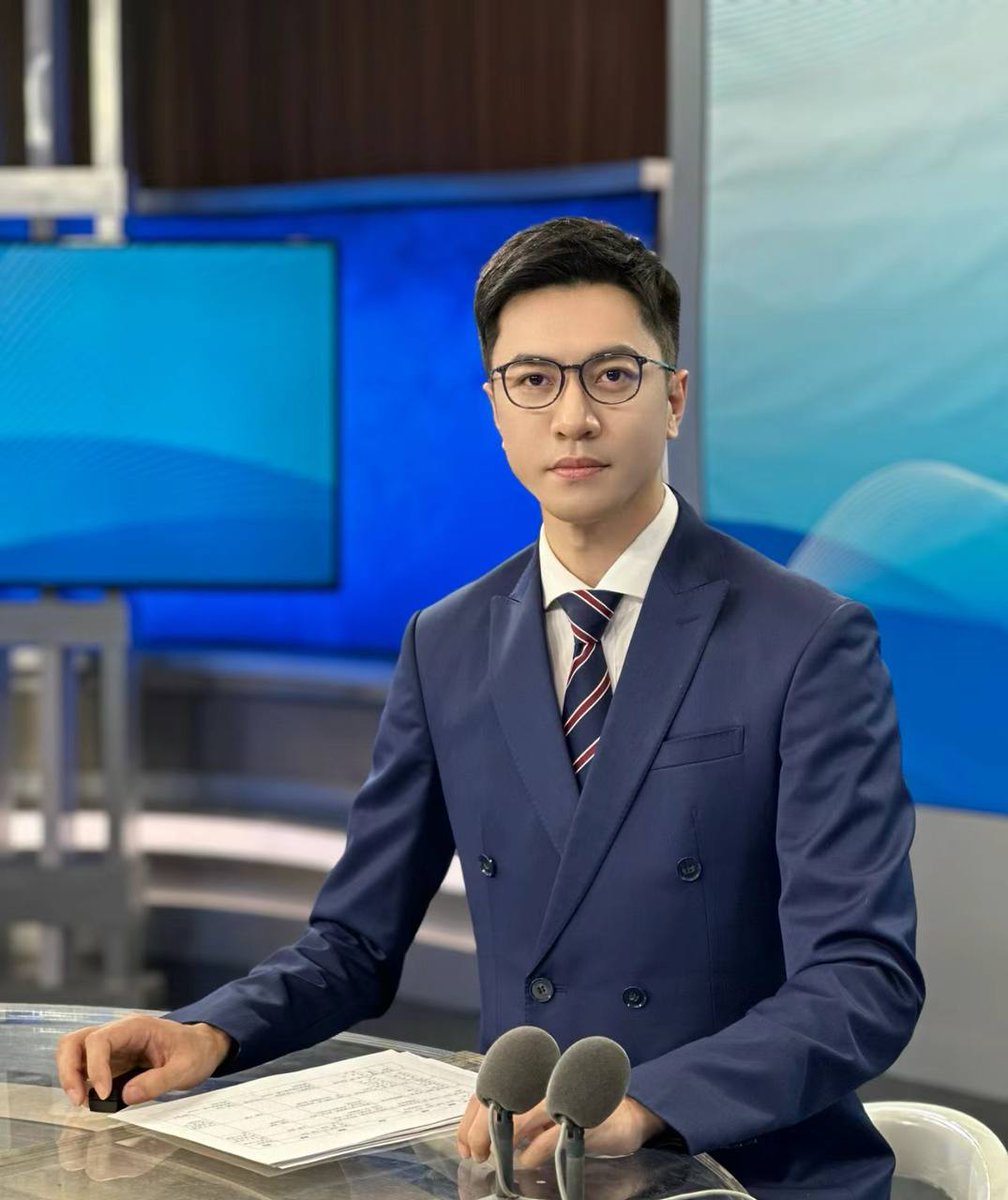 matthewang010's tweet photo. 主持了一天节目太累了，最近终于可以放松下了。想要我的大鸡巴吗？你来我就给你试试😎干爆你的小骚菊，把我的精液都喂给你吃。想要的私！ #主持人  #大屌
同城可约 https://t.co/oJOz8t0CBF
