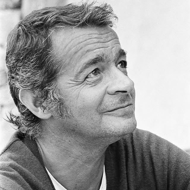 "Je l'aime tant, le temps qui reste. Je veux rire, courir, pleurer, parler, et voir, et croire et boire, danser, crier, manger, nager, bondir, désobéir, j'ai pas fini, j'ai pas fini voler, chanter, partir, repartir, souffrir, aimer, je l'aime tant le temps qui reste." Reggiani