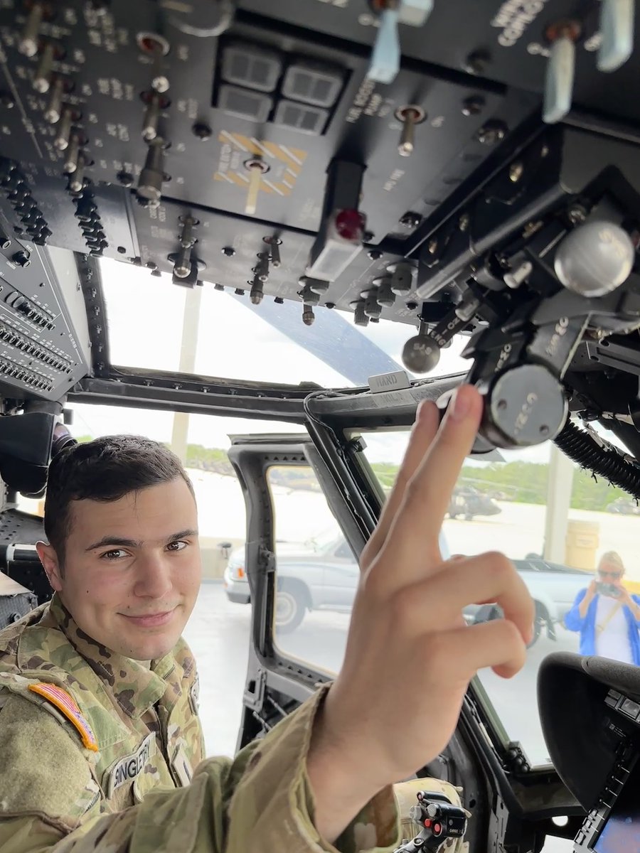 colabroscAR's tweet image. At my son’s flight school graduation. LGAB #BlawkHawk pilot. #DUSTOFF